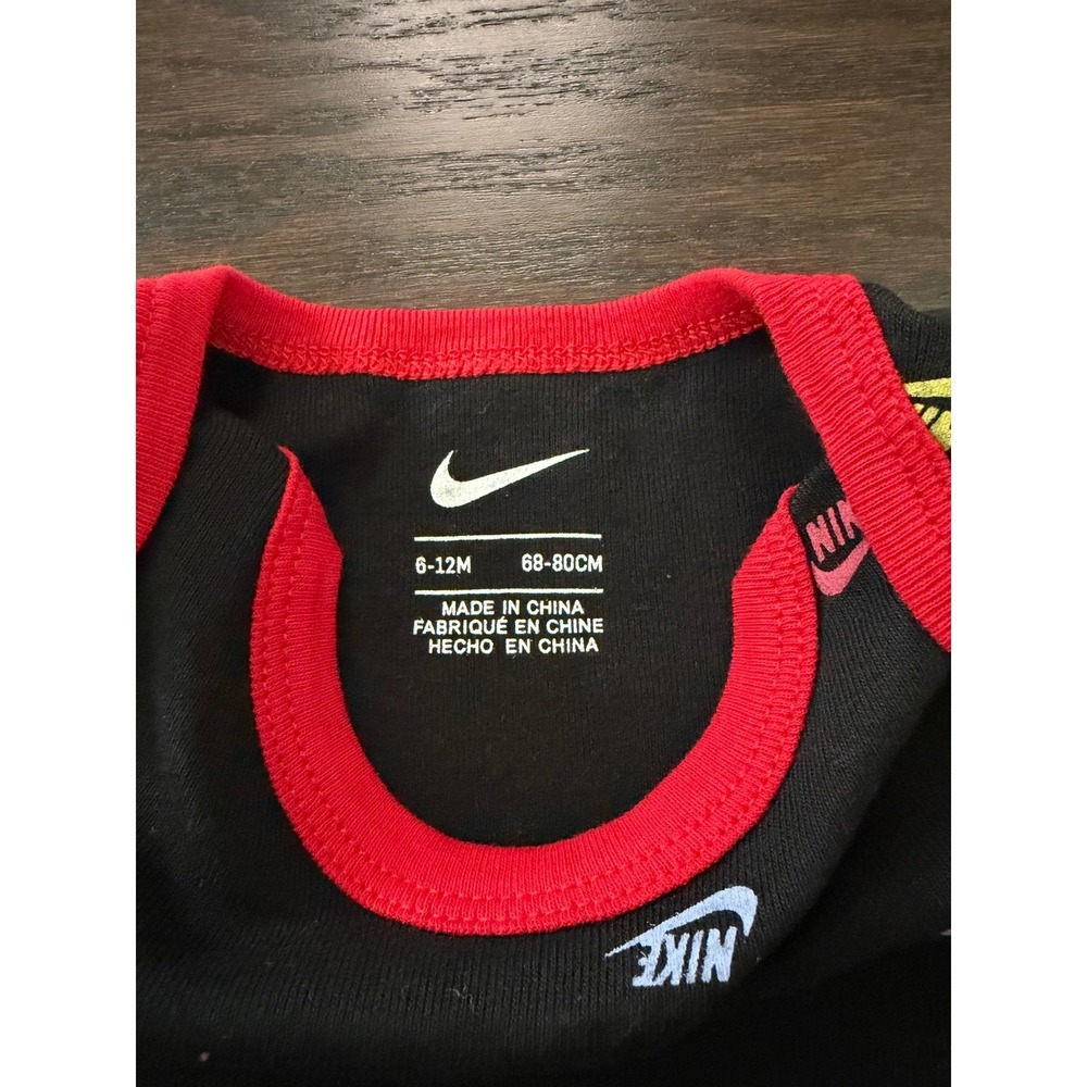 Nike Infant Boys 3 Piece Set Bodysuit Beanie Bib Black Red Multi Logo 6-12M - Picture 4 of 6